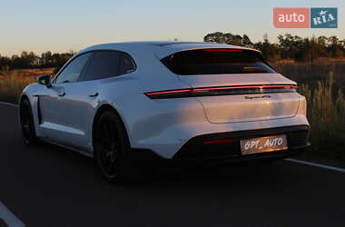 Седан Porsche Taycan 2022 в 