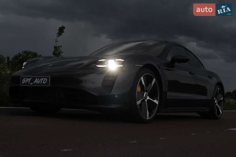 Седан Porsche Taycan 2020 в Києві