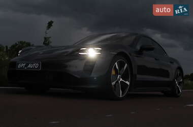 Седан Porsche Taycan 2020 в 