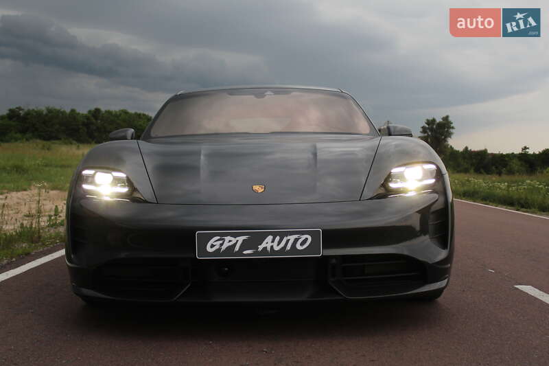 Седан Porsche Taycan 2020 в Києві