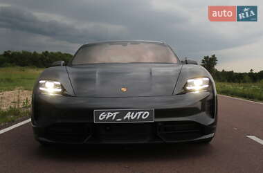 Седан Porsche Taycan 2020 в 