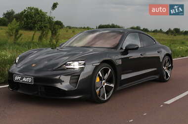 Седан Porsche Taycan 2020 в 