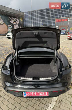 Седан Porsche Taycan 2021 в 