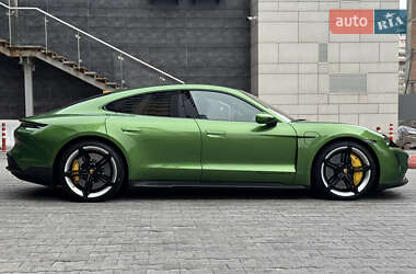 Седан Porsche Taycan 2022 в 