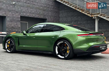 Седан Porsche Taycan 2022 в 