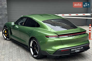 Седан Porsche Taycan 2022 в 