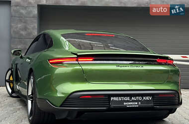 Седан Porsche Taycan 2022 в 