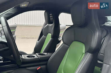 Седан Porsche Taycan 2022 в 