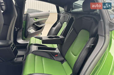 Седан Porsche Taycan 2022 в 