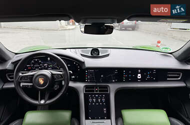 Седан Porsche Taycan 2022 в 