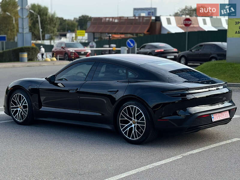 Седан Porsche Taycan 2021 в Киеве
