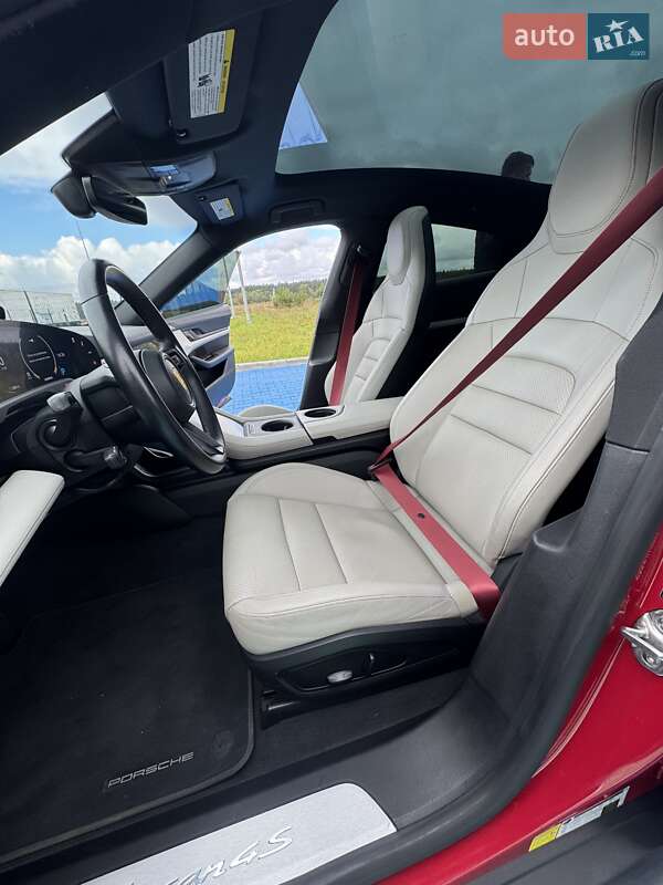 Седан Porsche Taycan 2021 в Луцке