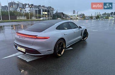 Седан Porsche Taycan 2020 в 