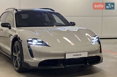 Седан Porsche Taycan 2023 в 