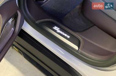 Седан Porsche Taycan 2023 в 