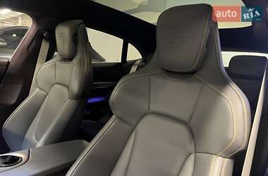 Седан Porsche Taycan 2023 в 