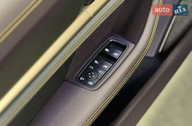 Седан Porsche Taycan 2023 в 