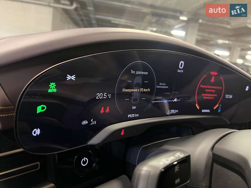 Седан Porsche Taycan 2023 в Киеве