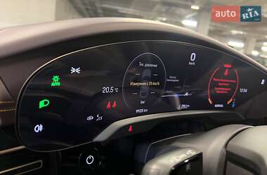 Седан Porsche Taycan 2023 в 