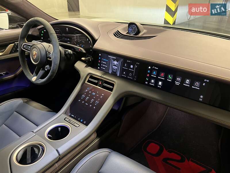 Седан Porsche Taycan 2023 в Киеве