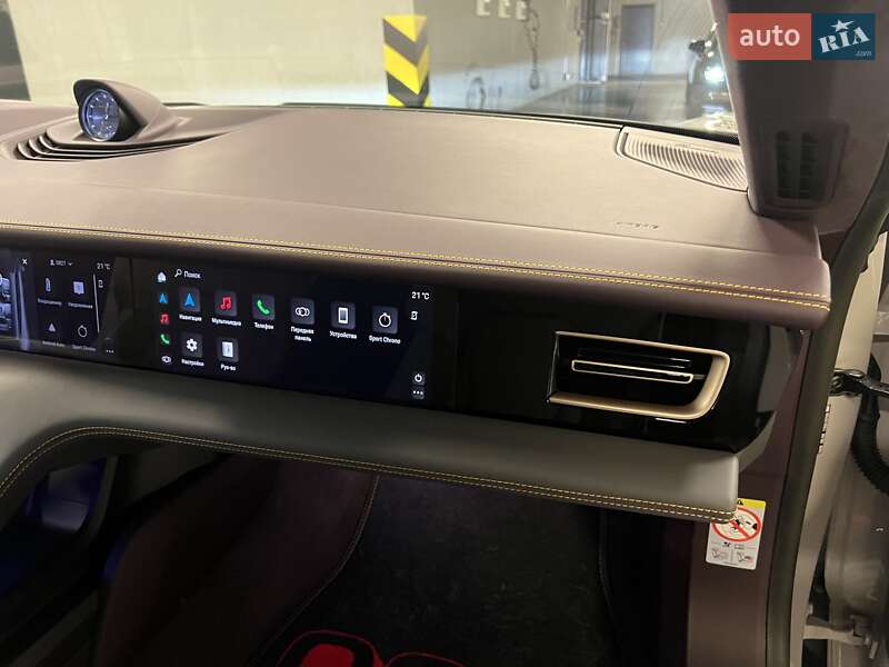 Седан Porsche Taycan 2023 в Киеве