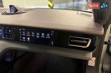 Седан Porsche Taycan 2023 в 