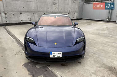 Седан Porsche Taycan 2020 в 