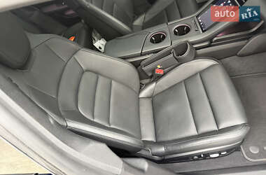 Седан Porsche Taycan 2020 в 