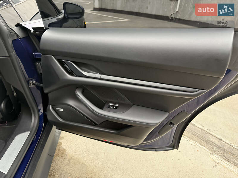 Седан Porsche Taycan 2020 в Киеве фото 20 Седан Porsche Taycan 2020 в Киеве
