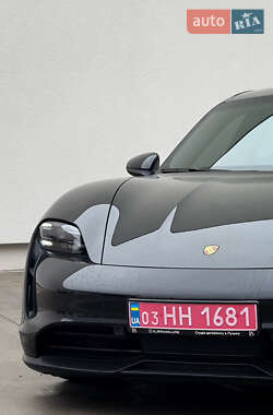 Седан Porsche Taycan 2021 в 