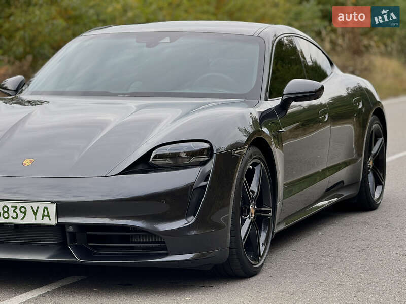 Седан Porsche Taycan 2020 в Києві