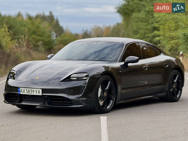 Седан Porsche Taycan 2020 в Києві
