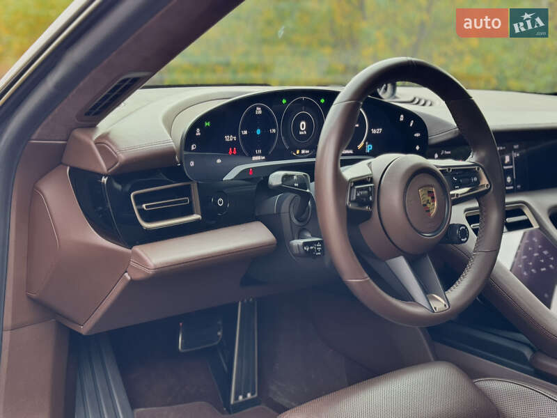 Седан Porsche Taycan 2020 в Києві