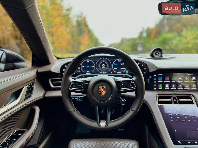 Седан Porsche Taycan 2020 в Києві