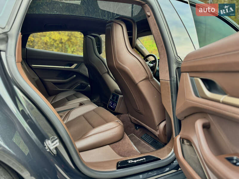 Седан Porsche Taycan 2020 в Києві