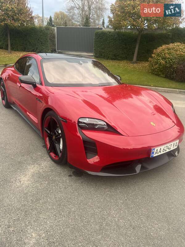 Седан Porsche Taycan 2023 в 
