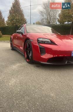Седан Porsche Taycan 2023 в 