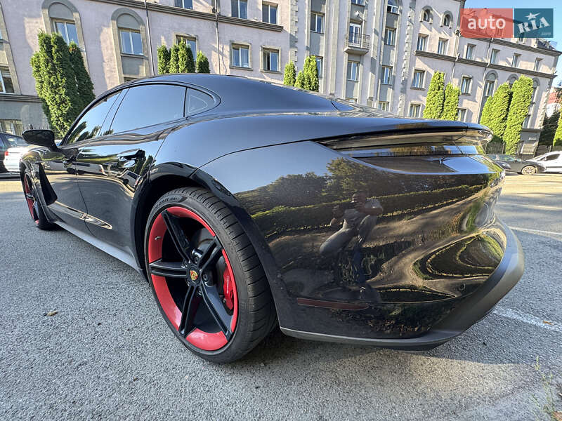 Седан Porsche Taycan 2020 в Киеве