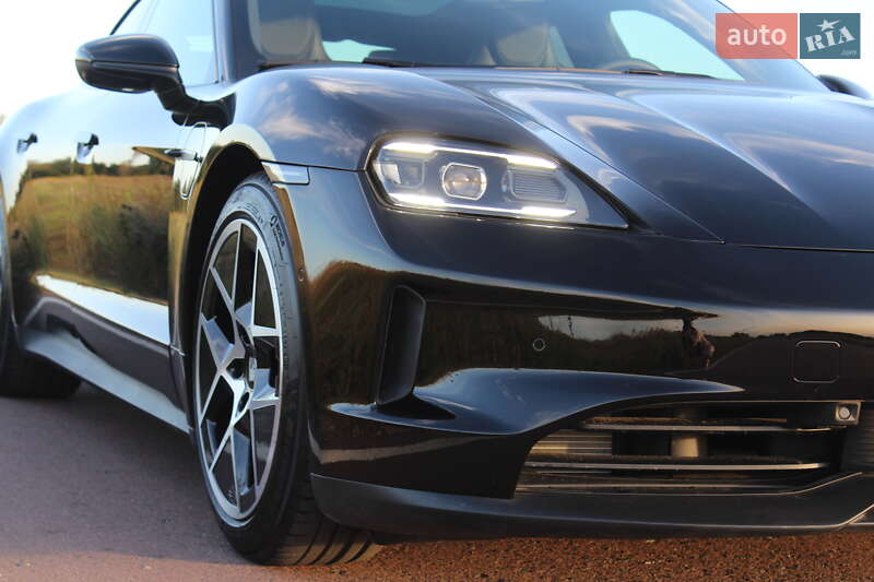 Седан Porsche Taycan 2024 в Києві фото 8 Седан Porsche Taycan 2024 в Києві