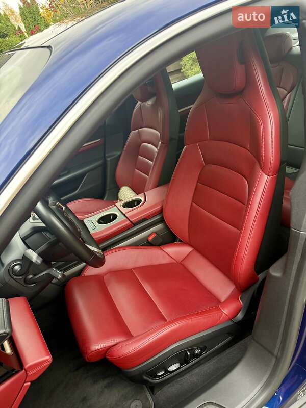 Седан Porsche Taycan 2020 в Ровно