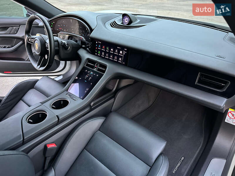 Седан Porsche Taycan 2023 в Киеве фото 50 Седан Porsche Taycan 2023 в Киеве