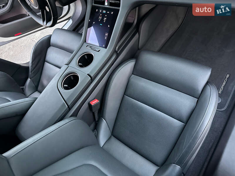 Седан Porsche Taycan 2023 в Киеве фото 53 Седан Porsche Taycan 2023 в Киеве