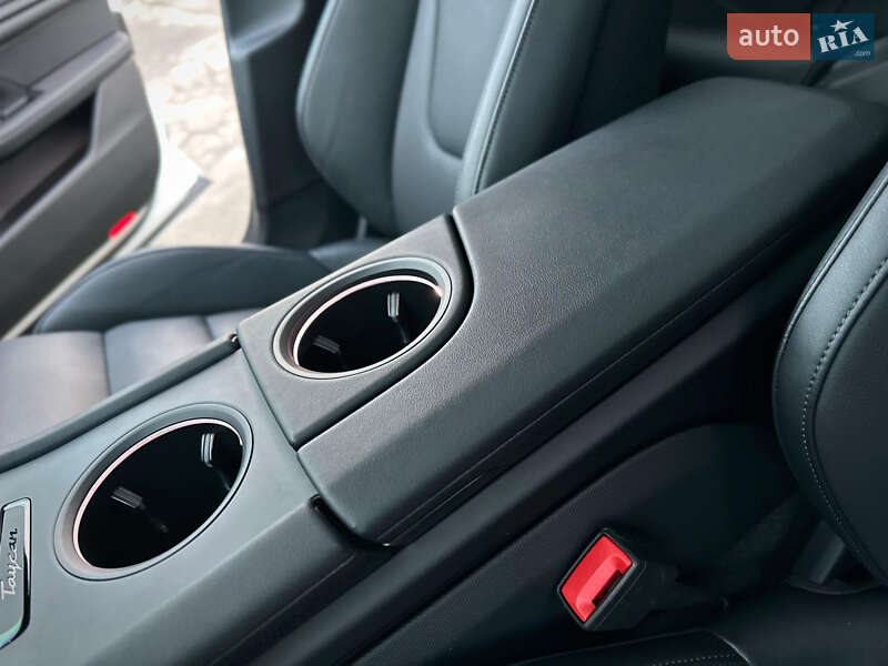 Седан Porsche Taycan 2023 в Киеве фото 61 Седан Porsche Taycan 2023 в Киеве
