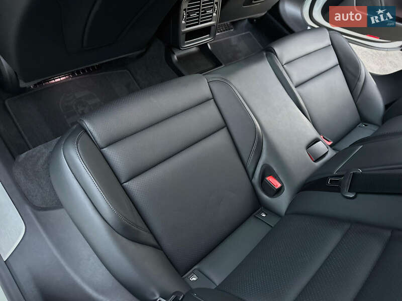 Седан Porsche Taycan 2023 в Киеве фото 65 Седан Porsche Taycan 2023 в Киеве