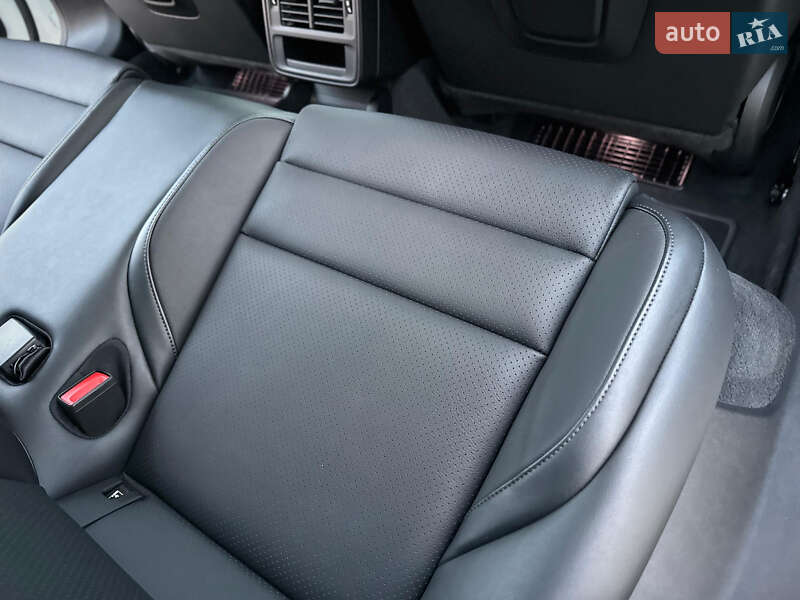 Седан Porsche Taycan 2023 в Киеве фото 68 Седан Porsche Taycan 2023 в Киеве