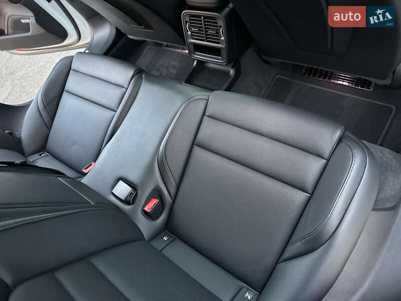 Седан Porsche Taycan 2023 в Киеве фото 73 Седан Porsche Taycan 2023 в Киеве