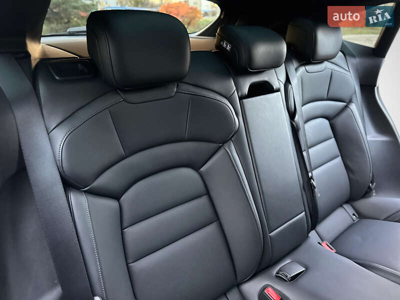 Седан Porsche Taycan 2023 в Киеве фото 78 Седан Porsche Taycan 2023 в Киеве