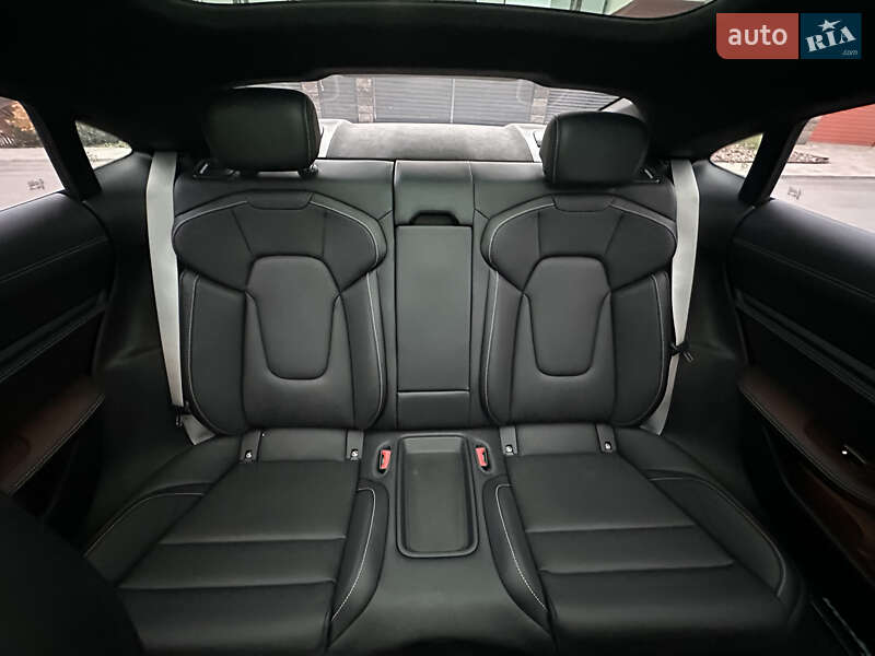 Седан Porsche Taycan 2022 в Киеве фото 25 Седан Porsche Taycan 2022 в Киеве