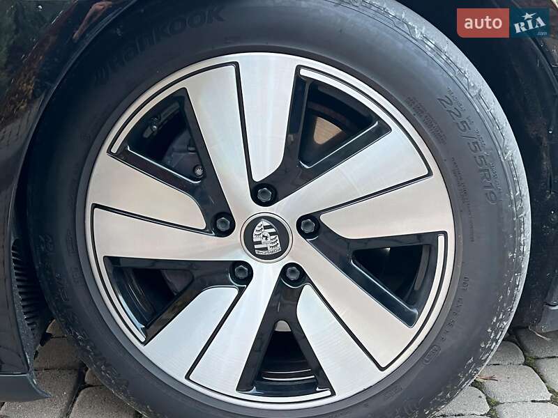 Седан Porsche Taycan 2022 в Львові фото 7 Седан Porsche Taycan 2022 в Львові