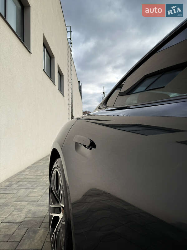 Седан Porsche Taycan 2022 в Луцке
